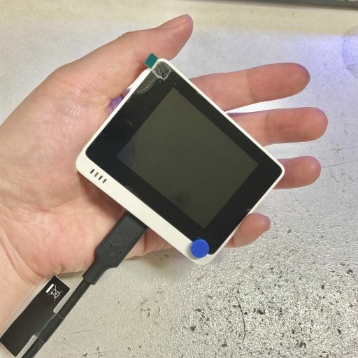 wio terminal　サイズは手のひらに収まるくらい